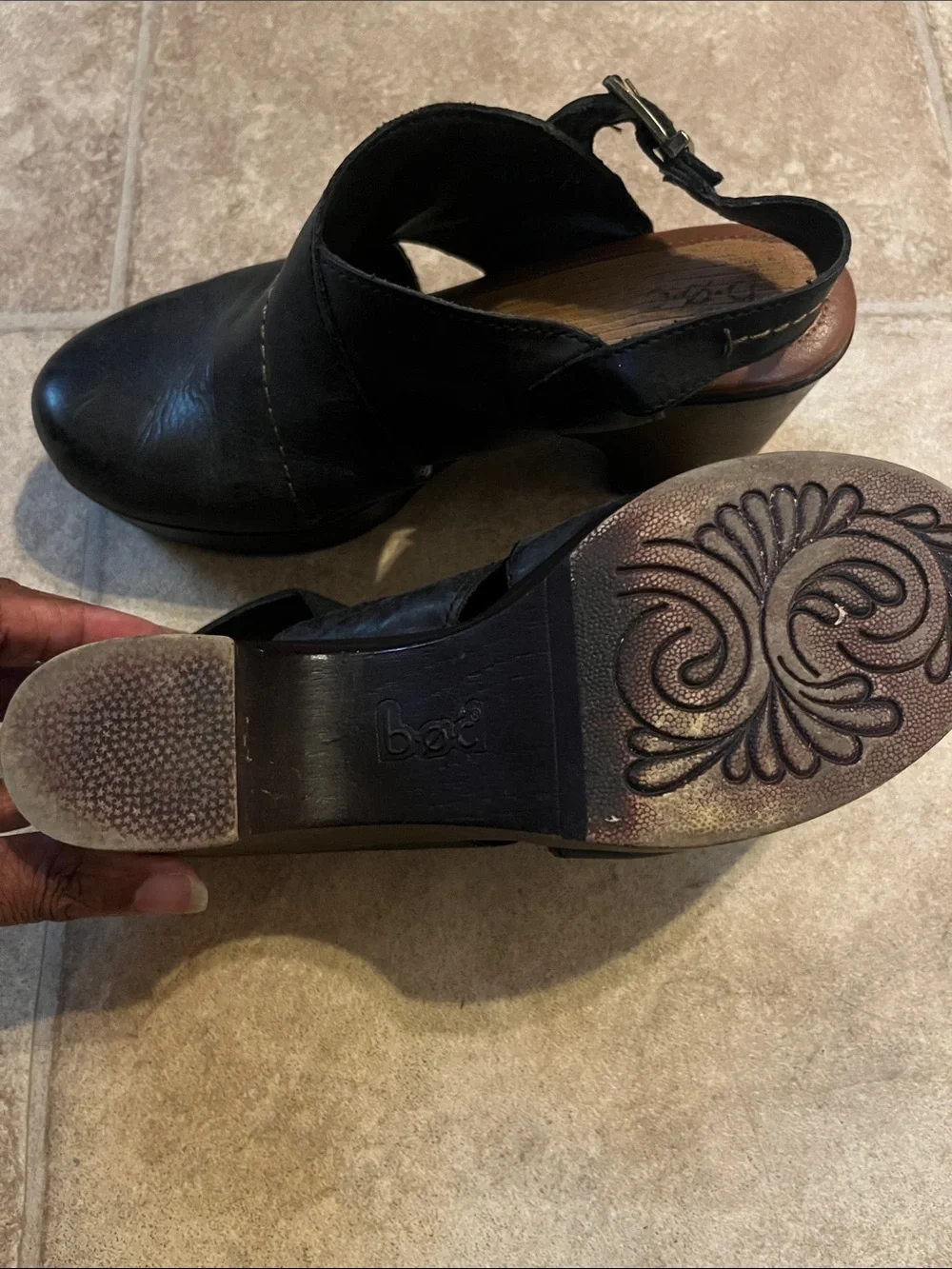 Womens  b.o.c Born Concept Cecila Platform Heeled Leather Strap Clogs